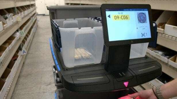 ways autonomous mobile robots are transforming warehouses